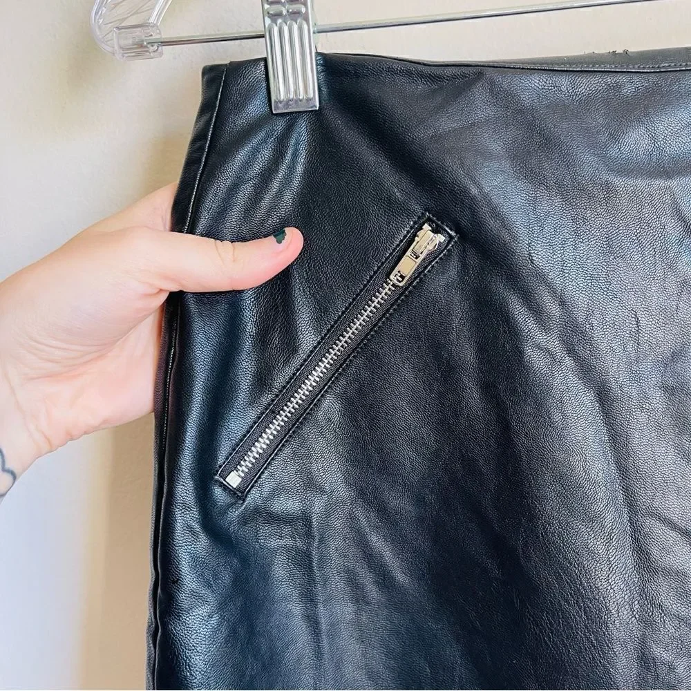 LUMIÉRE Black PU Leather Zipper Mini Skirt Small